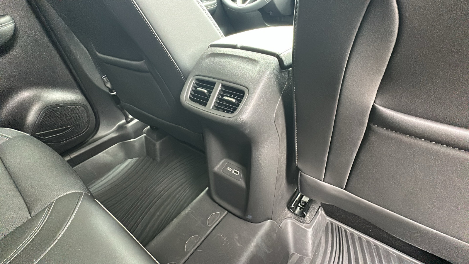 Used 2023 Buick Envision Essence AWD/4WD image 25