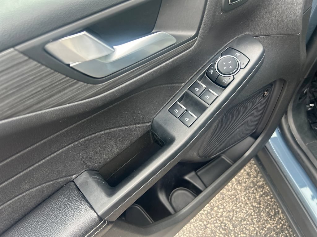 Used 2023 Ford Escape Platinum w/ Premium Technology Package AWD/4WD image 14
