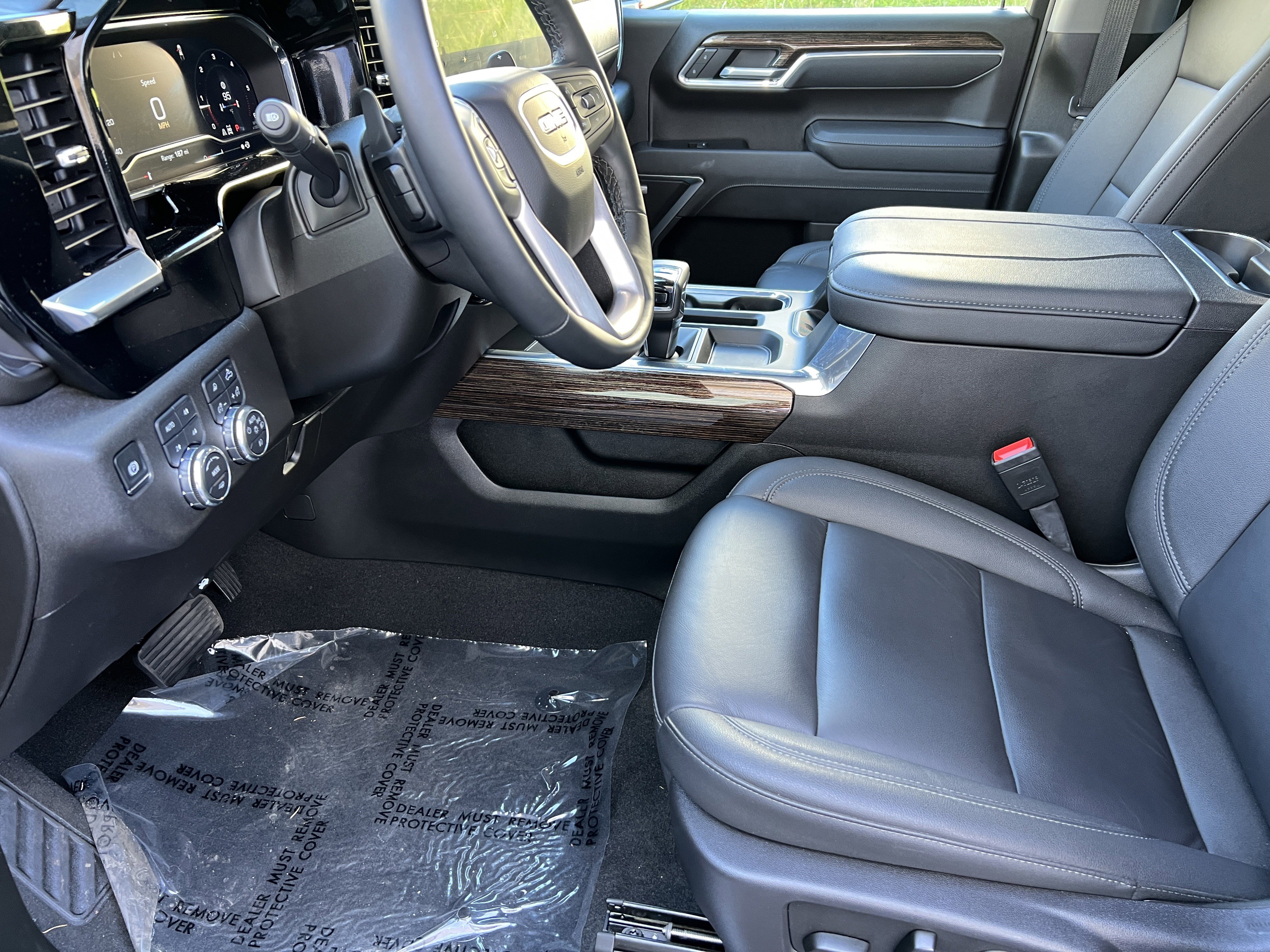 Used 2025 GMC Sierra 1500 Elevation w/ Elevation Premium Package AWD/4WD image 13