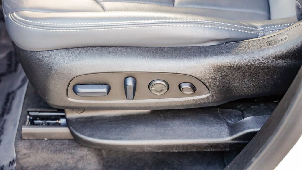 Used 2024 Buick Enclave Premium AWD/4WD image 26