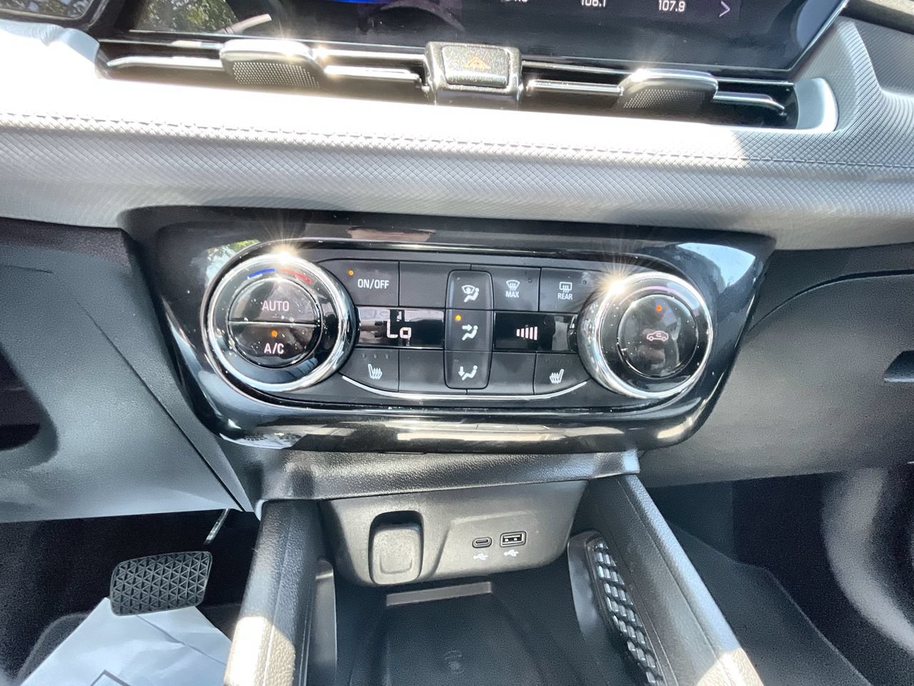 Used 2024 Chevrolet TrailBlazer LT w/ Convenience Package FWD image 17