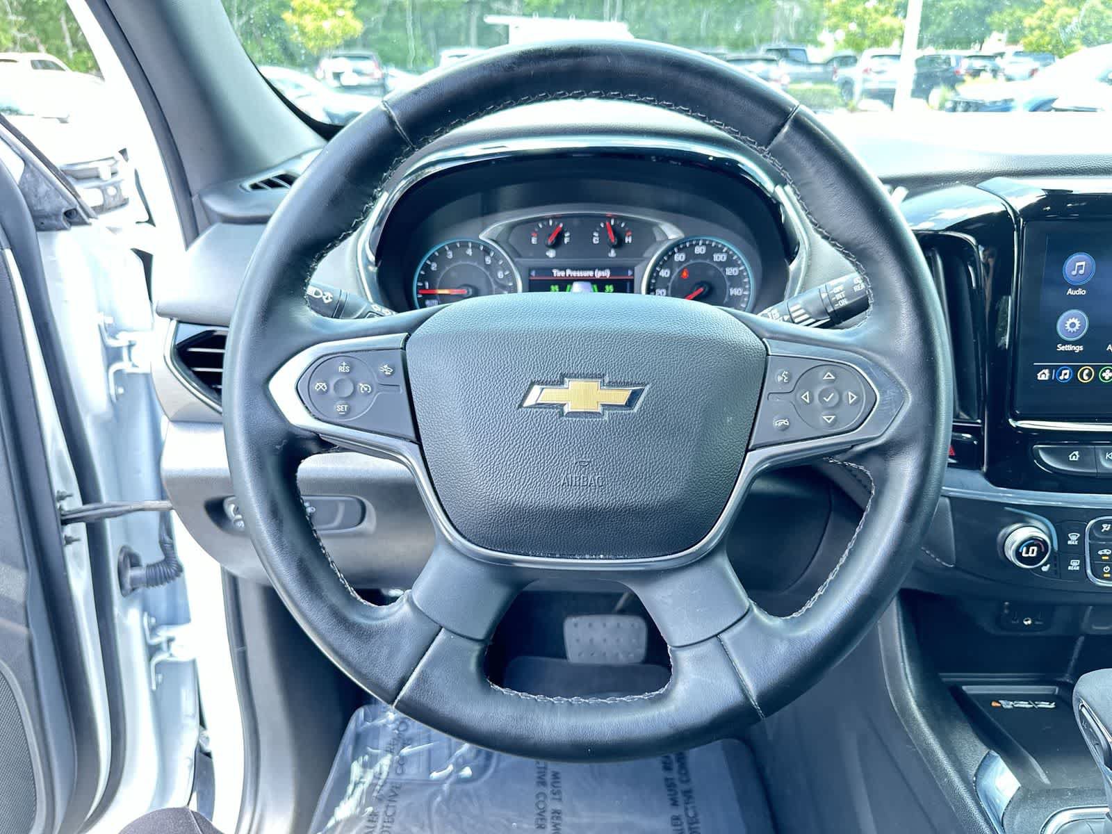 Used 2023 Chevrolet Traverse LT FWD image 17