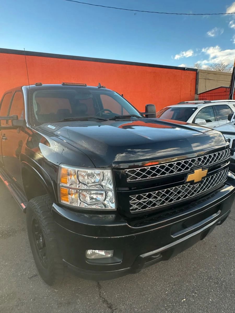 Used 2013 Chevrolet Silverado 2500 LTZ w/ LTZ Plus Package image 10