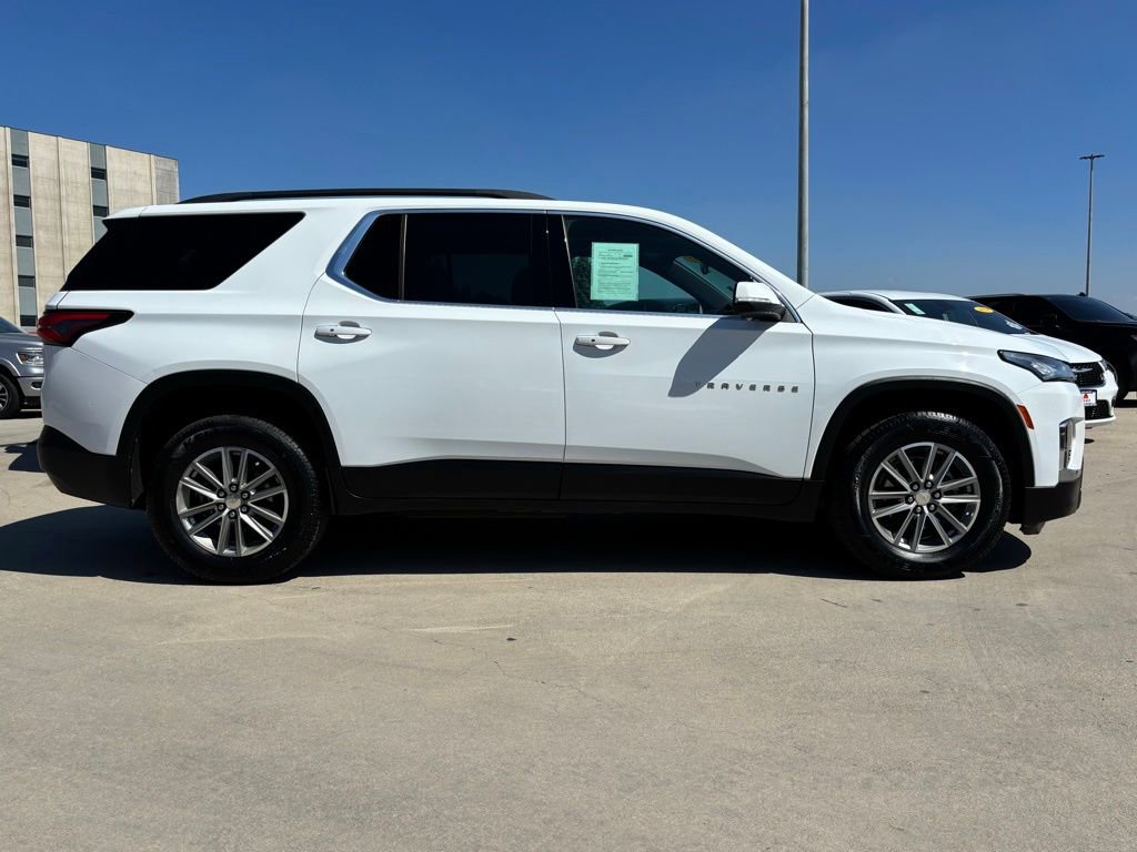 Used 2023 Chevrolet Traverse LT image 3