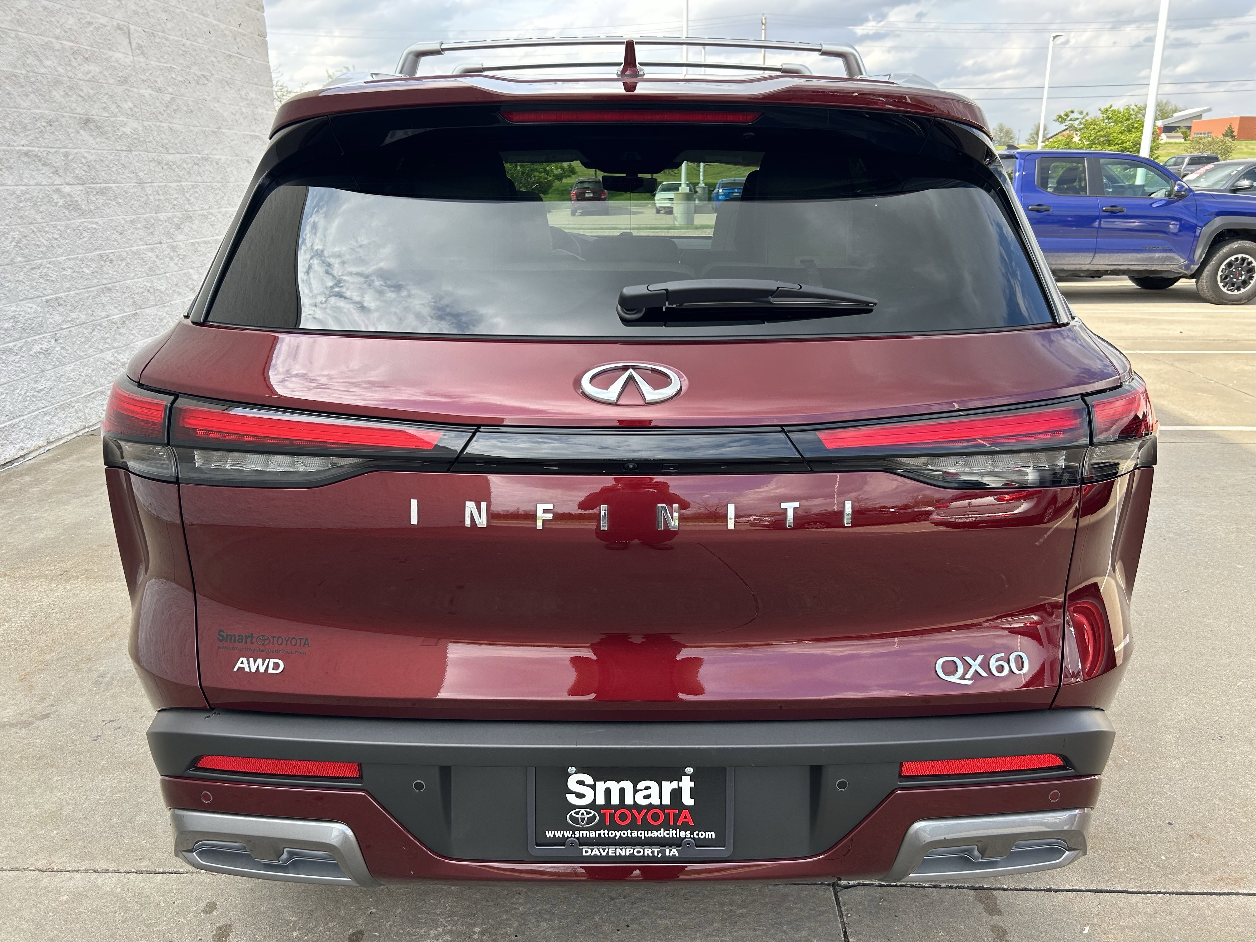 Used 2025 INFINITI QX60 Sensory w/ Vision Package AWD/4WD image 4