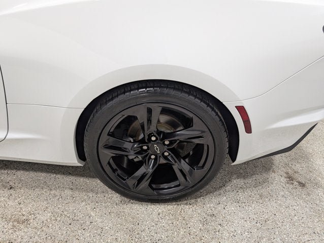 Used 2021 Chevrolet Camaro LT RWD image 10