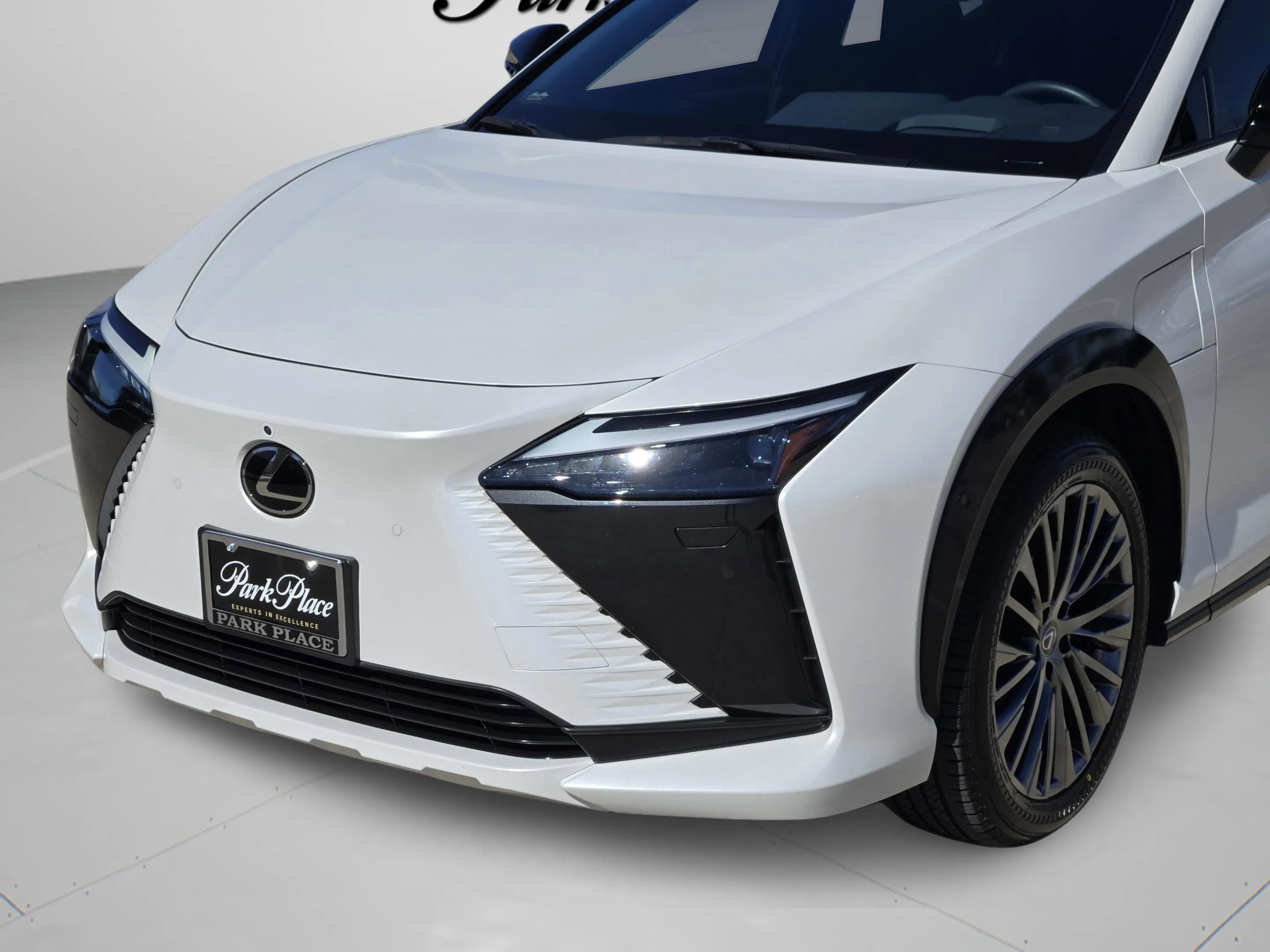 Used 2023 Lexus RZ 450e Premium w/ Accessory Package (Z1) image 32