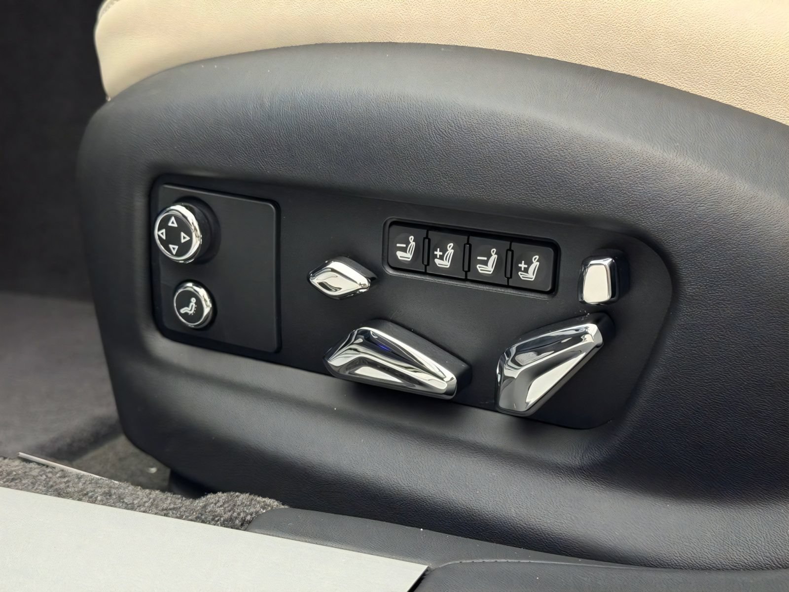 New 2026 Bentley Flying Spur Plug-In Hybrid AWD/4WD image 8