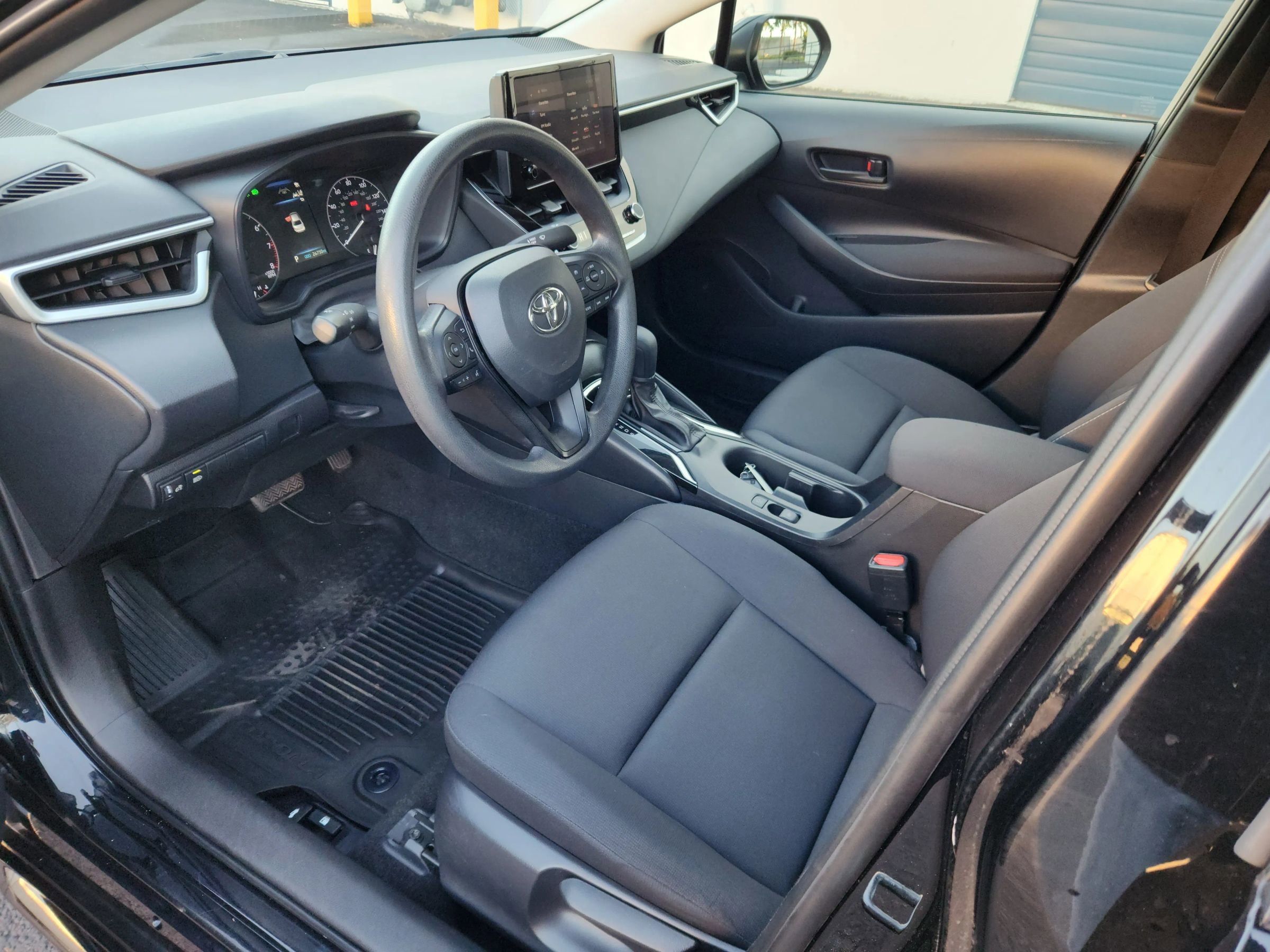 Used 2023 Toyota Corolla LE w/ LE Premium Package image 6