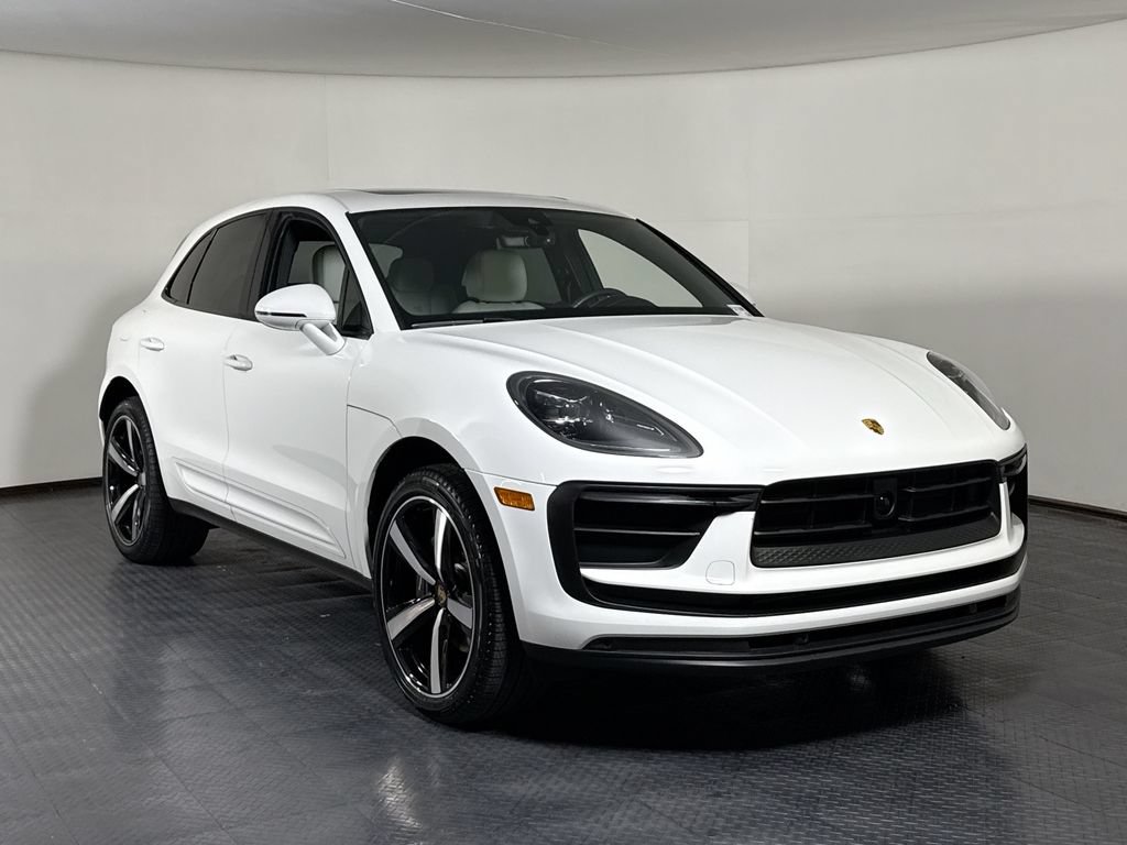 Certified 2023 Porsche Macan AWD/4WD image 9