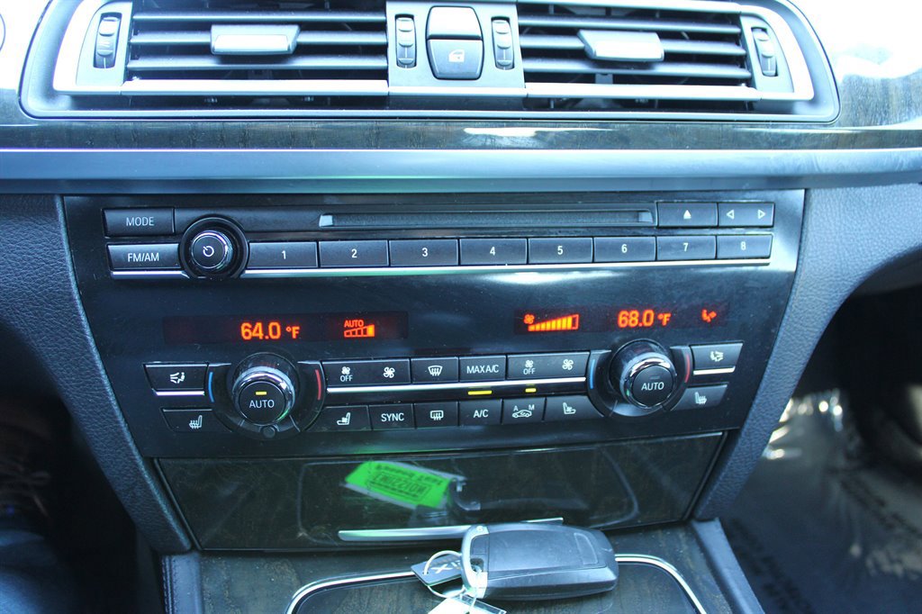 Used 2015 BMW 750i RWD image 28