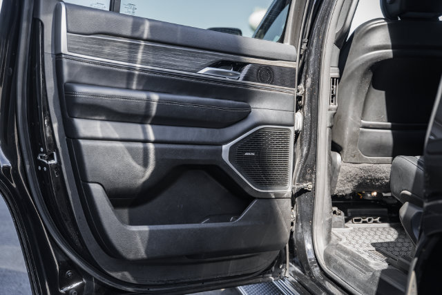 Used 2024 Jeep Wagoneer Series II w/ Flexible Seating Group RWD image 49