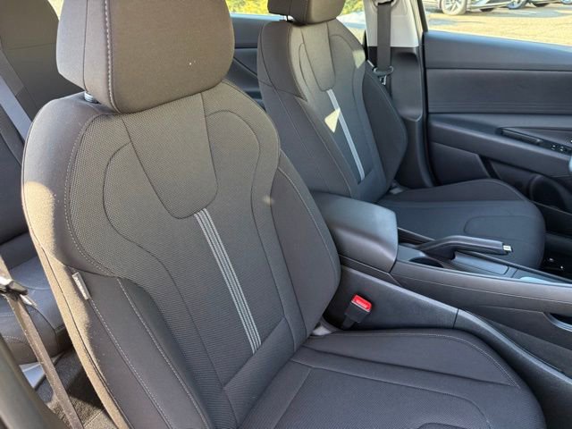 Certified 2025 Hyundai Elantra SE image 26