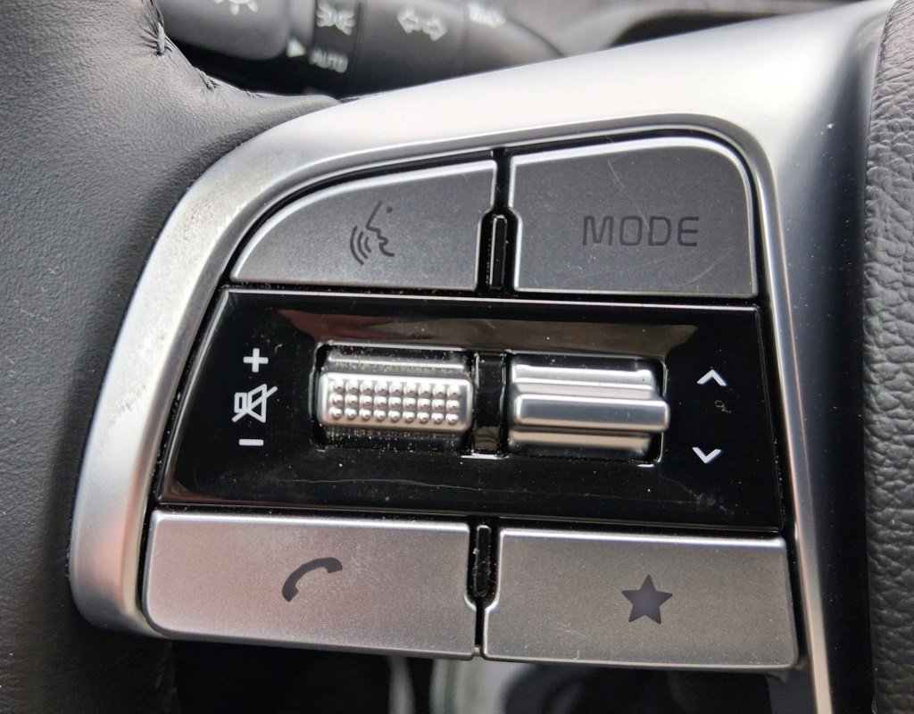 Used 2023 Kia Telluride EX w/ EX Captain's Chair Package image 11