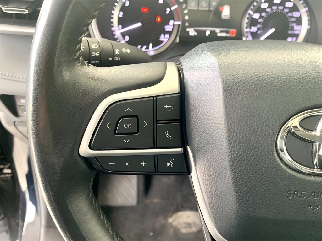 Used 2024 Toyota Highlander XLE image 35