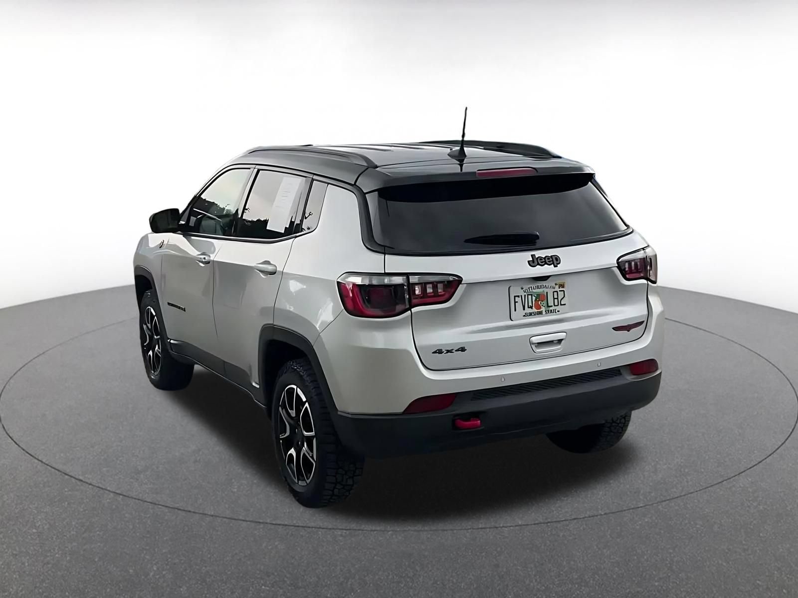 Used 2025 Jeep Compass Trailhawk AWD/4WD image 11