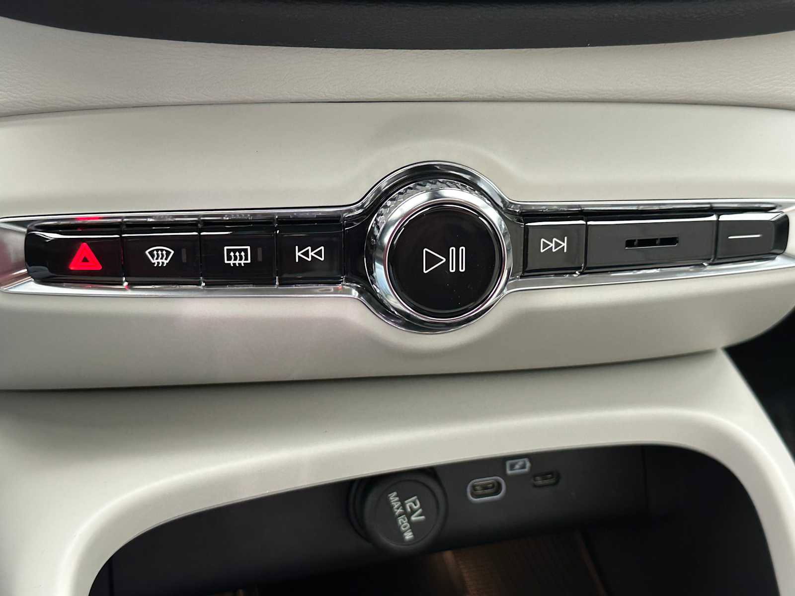 New 2026 Volvo XC40 B5 Plus w/ Protection Package Premier image 29