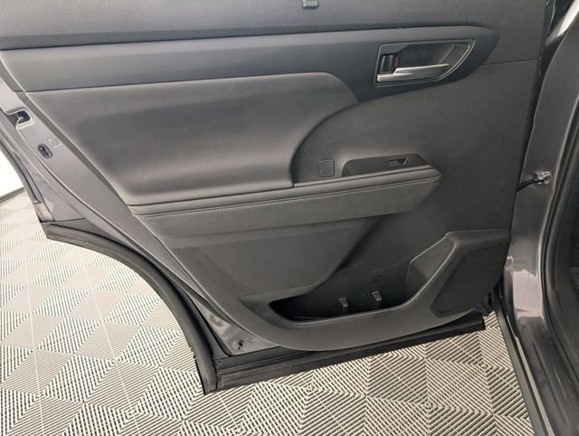 Used 2023 Toyota Highlander XLE image 29