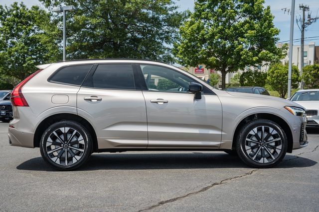 New 2026 Volvo XC60 B5 Plus w/ Protection Package Premier AWD/4WD image 4