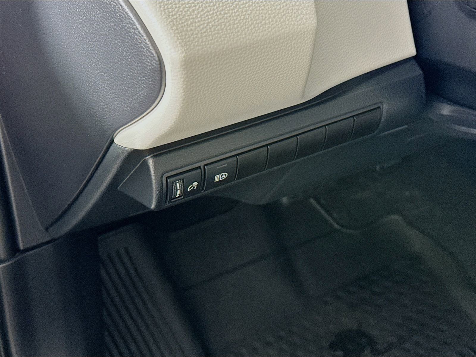 Certified 2024 Toyota Corolla LE image 8