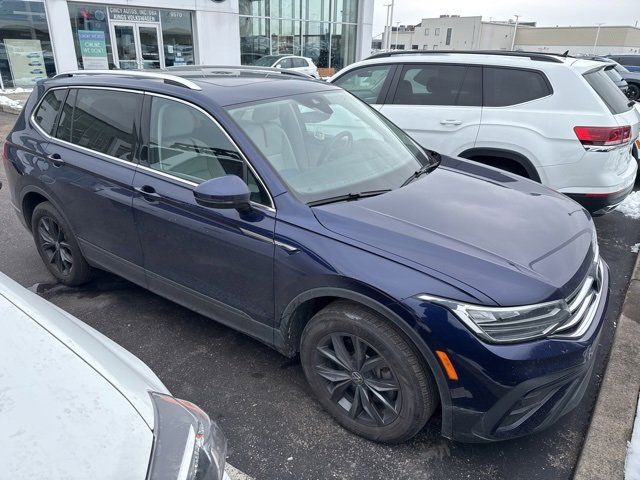 Certified 2023 Volkswagen Tiguan SE w/ Panoramic Sunroof Package image 2
