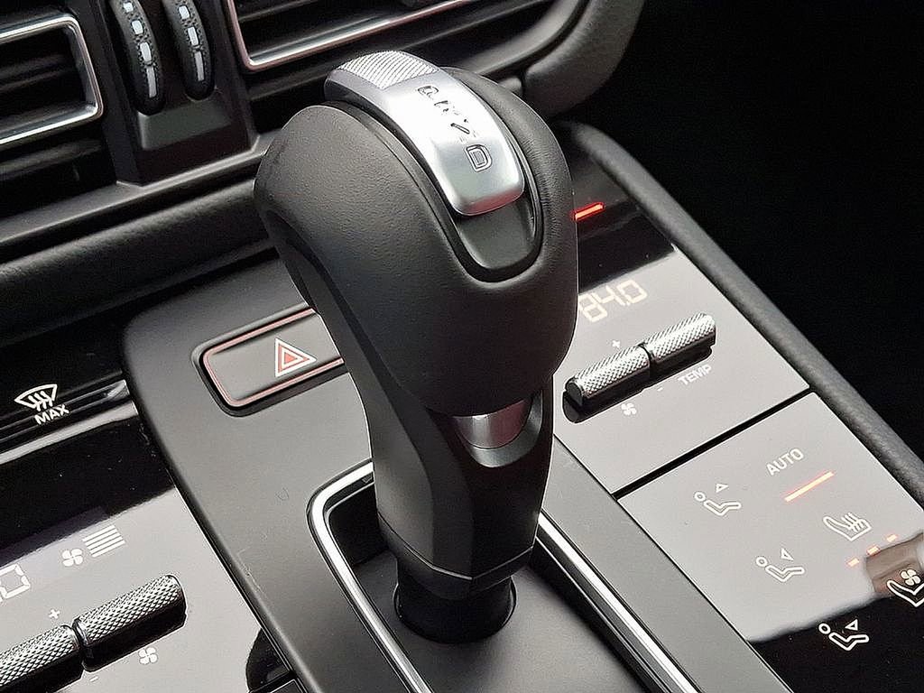 Used 2025 Porsche Macan image 17