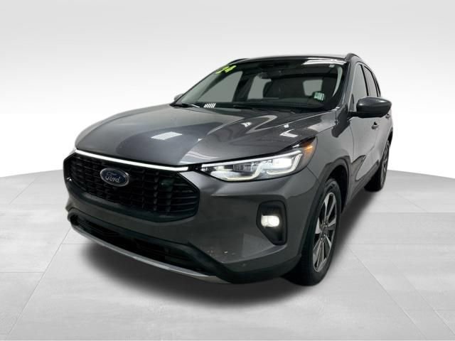 Used 2024 Ford Escape Platinum image 2