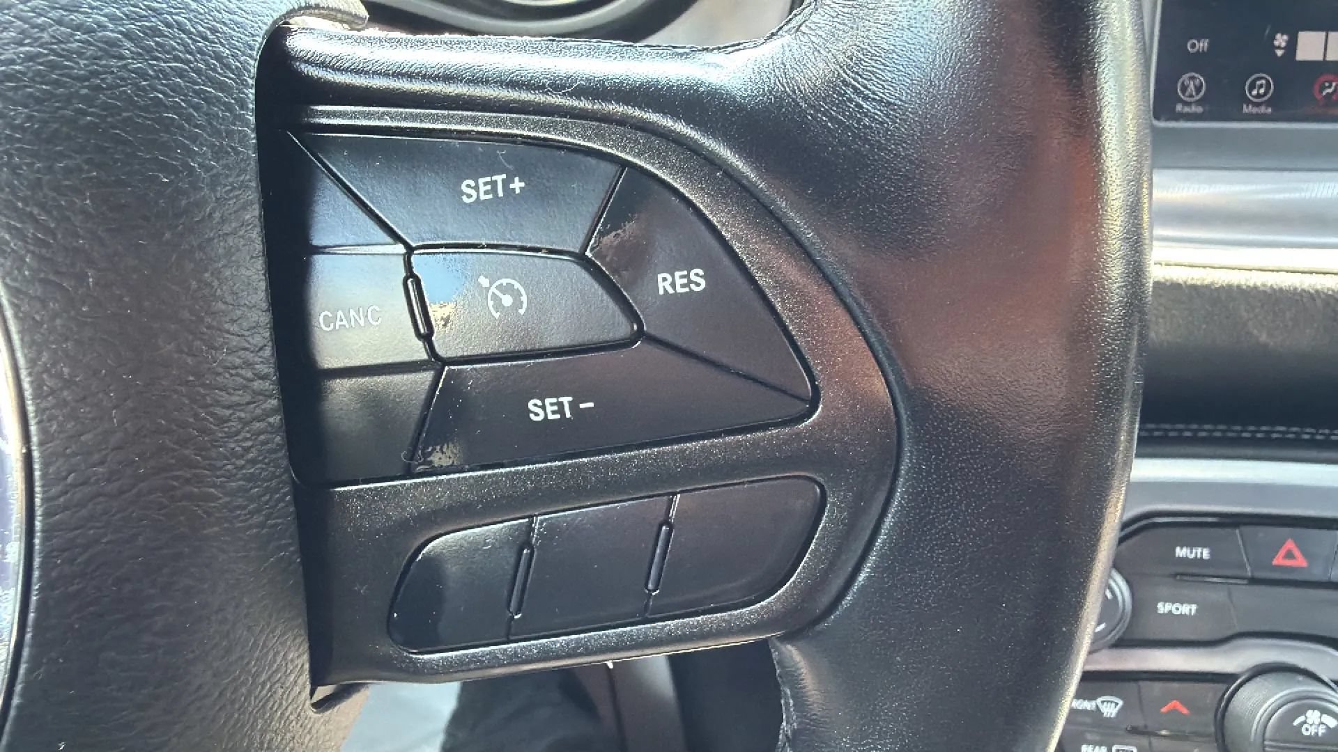 Used 2022 Dodge Challenger SXT RWD image 11
