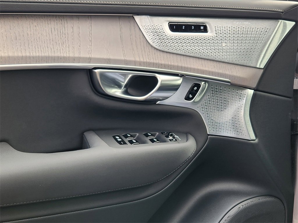 New 2026 Volvo XC90 B6 Ultra w/ Lounge Package image 3