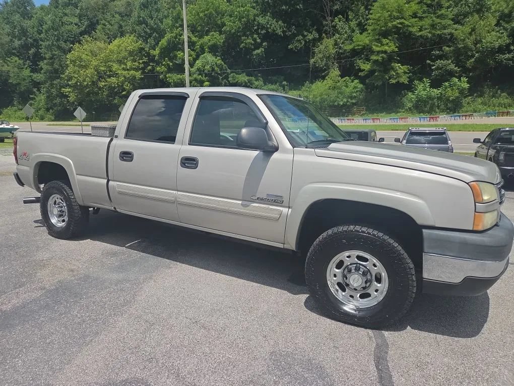 Used 2007 Chevrolet Silverado 2500 LT w/ Heavy-Duty Power Package AWD/4WD image 4