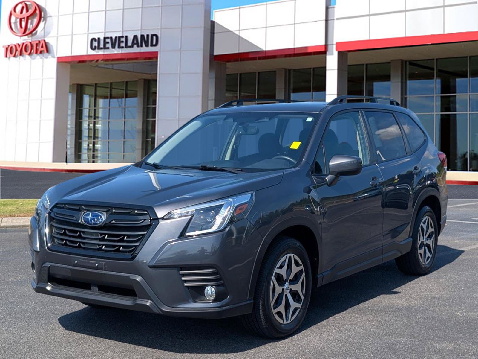 Used 2023 Subaru Forester Premium AWD/4WD image 4