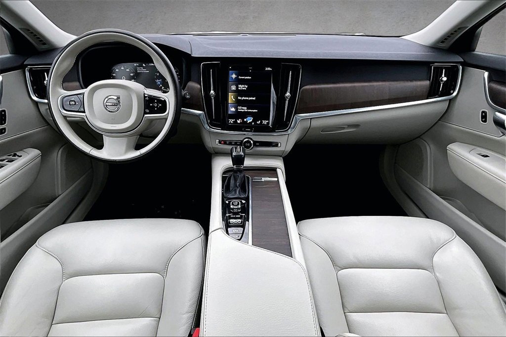 Used 2021 Volvo V90 T6 Cross Country image 7
