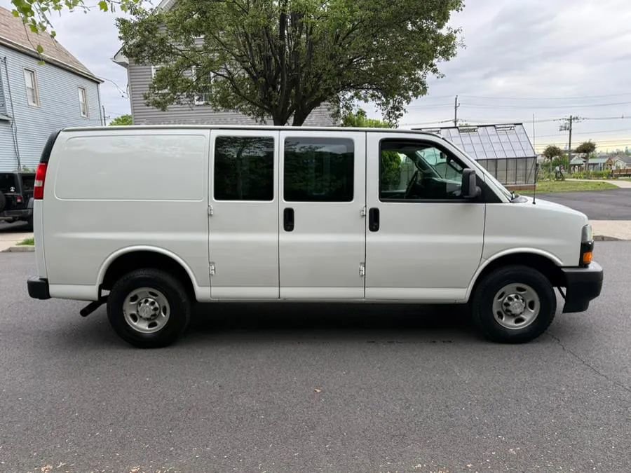 Used 2018 Chevrolet Express 2500 image 9