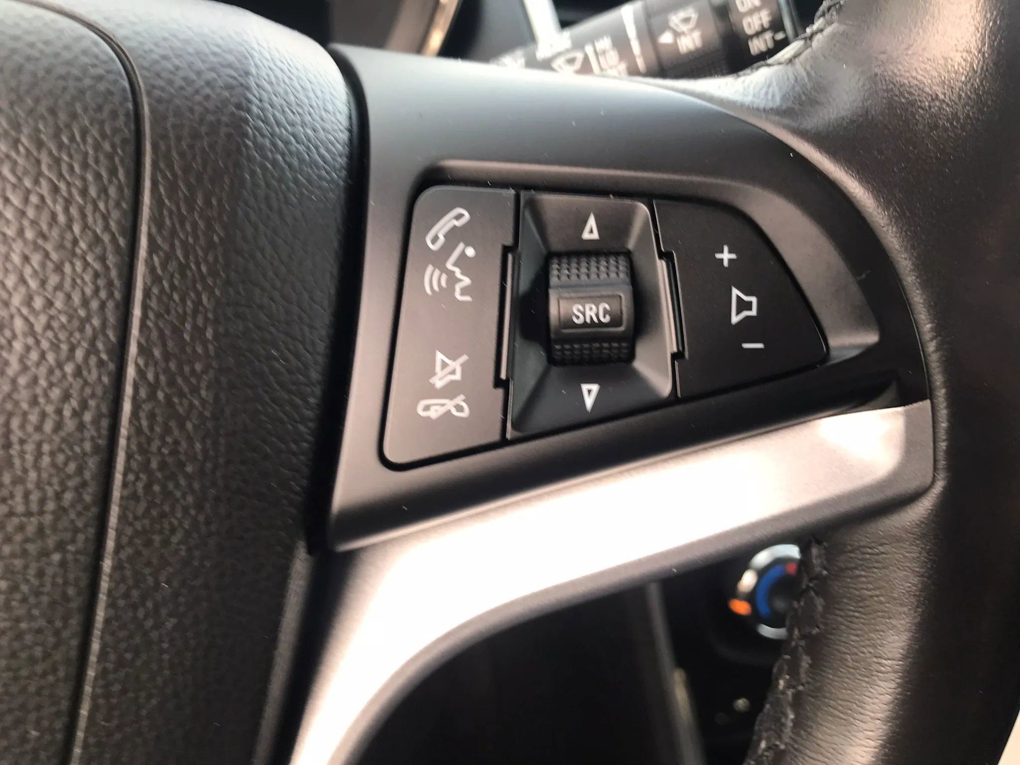 Used 2018 Chevrolet Trax LT w/ LT Convenience Package AWD/4WD image 17