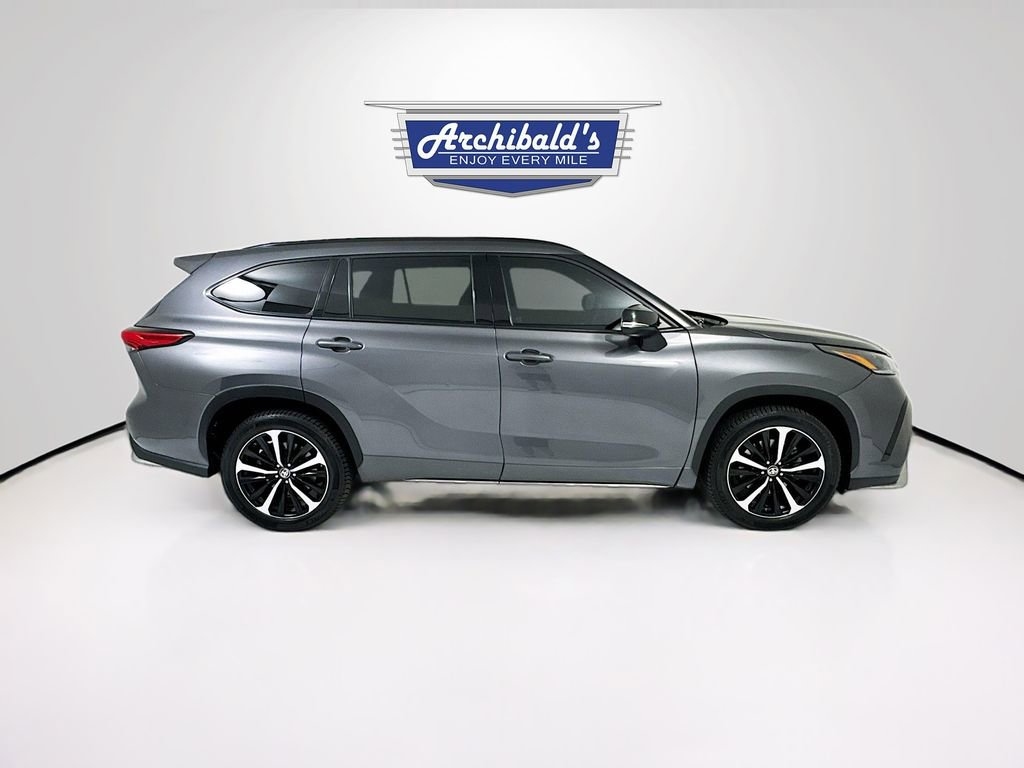 Used 2022 Toyota Highlander XSE AWD/4WD image 8