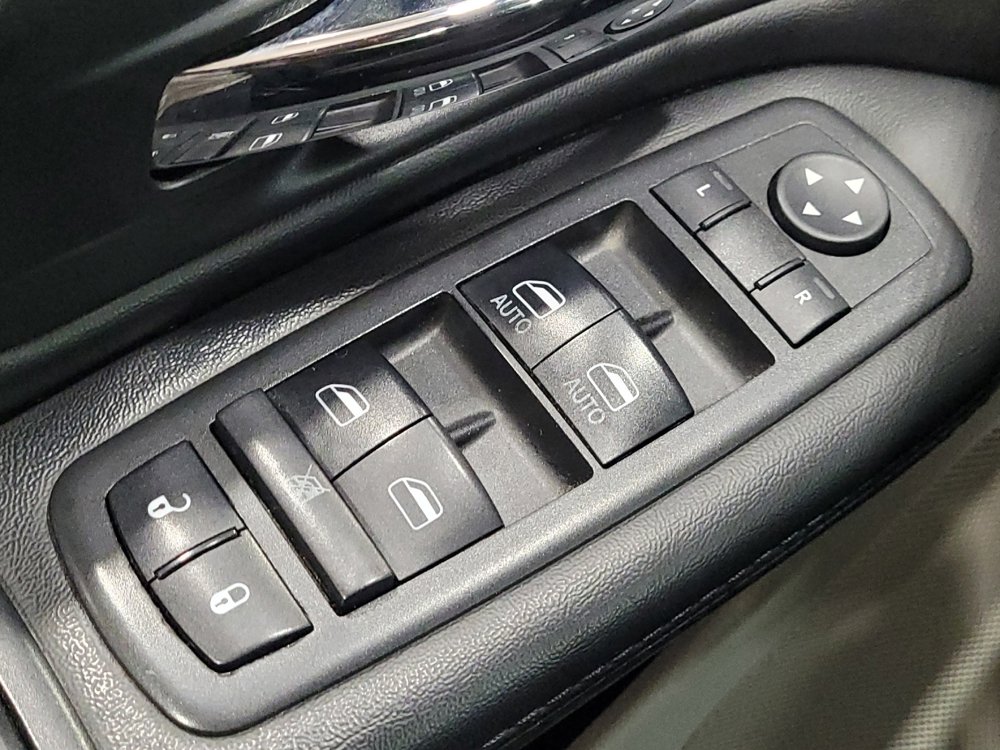 Used 2018 Dodge Grand Caravan SE image 27