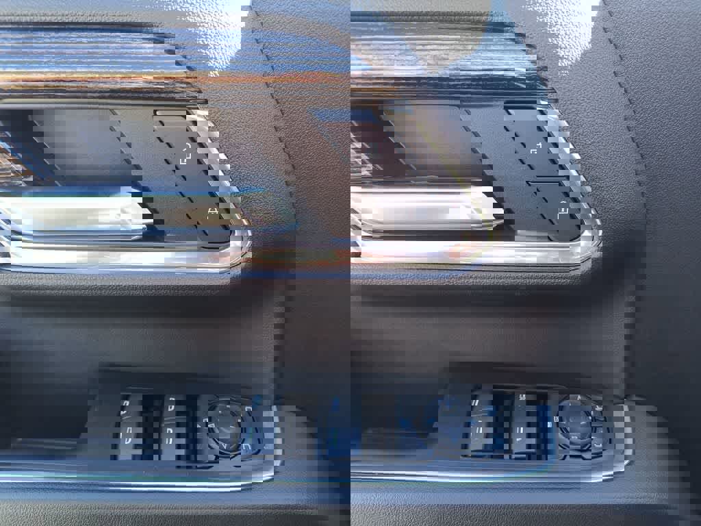 Used 2024 GMC Sierra 2500 SLE w/ SLE Value Package; image 13