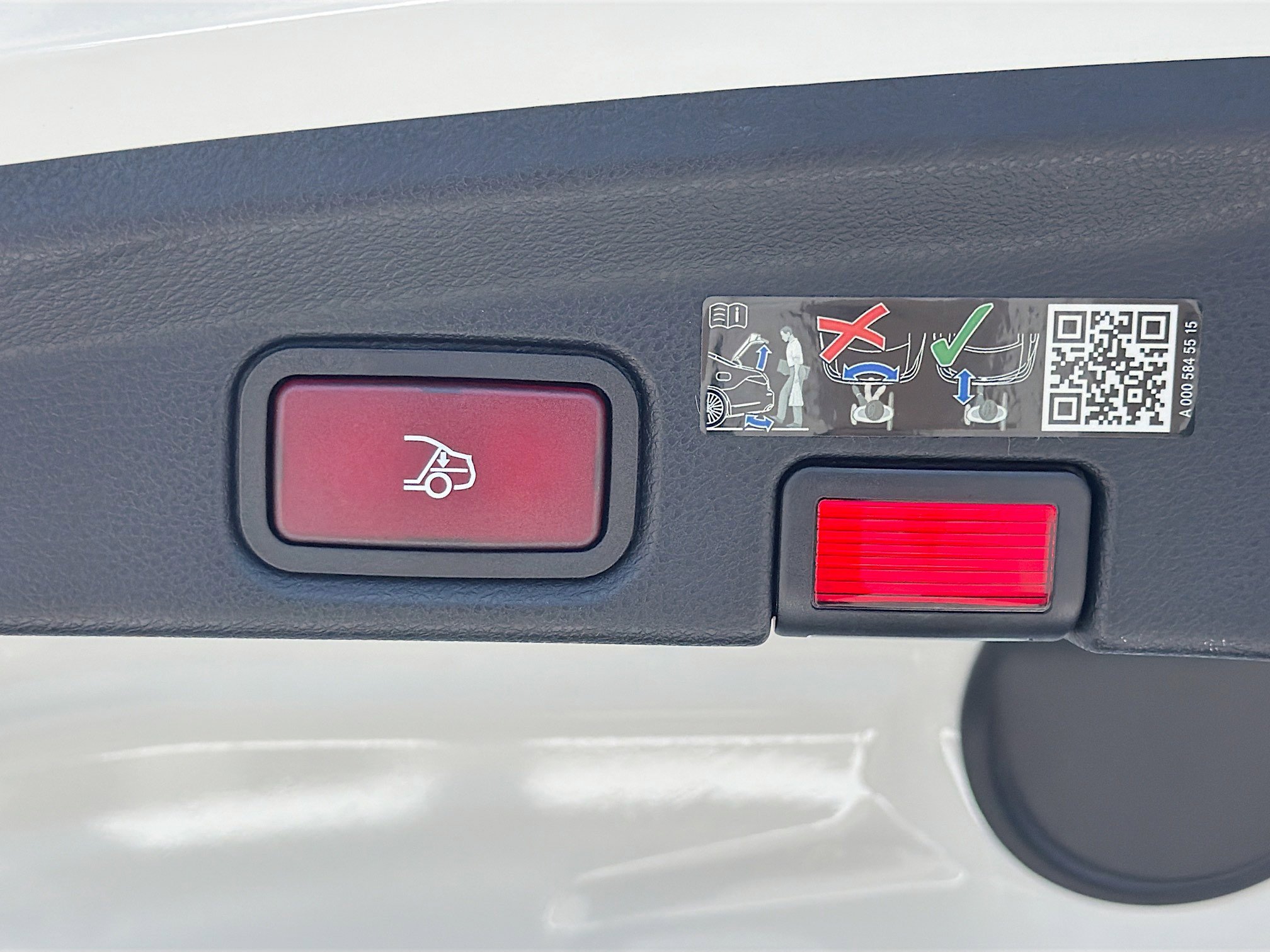Used 2023 Mercedes-Benz E 450 4MATIC Cabriolet image 14