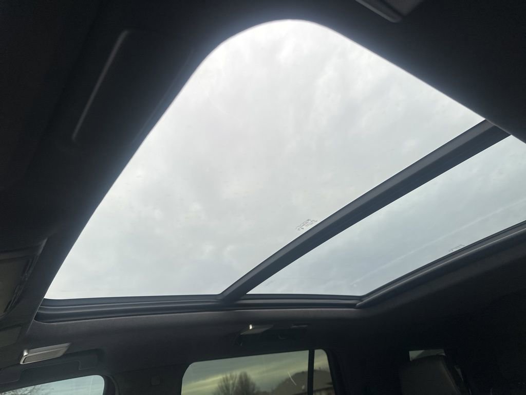 Used 2024 Cadillac Escalade Premium Luxury Platinum image 31