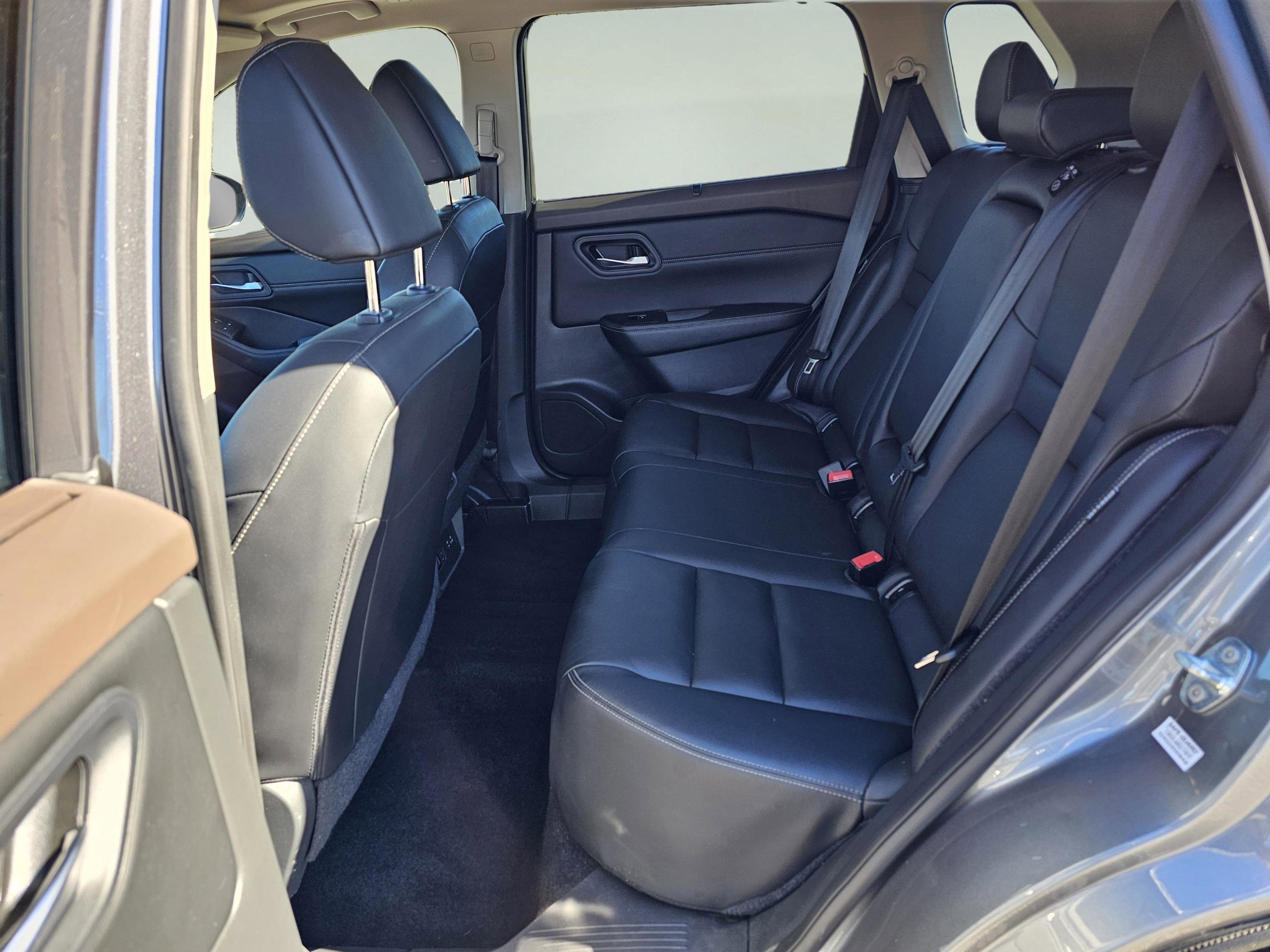 Used 2023 Nissan Rogue SL w/ SL Premium Package image 32