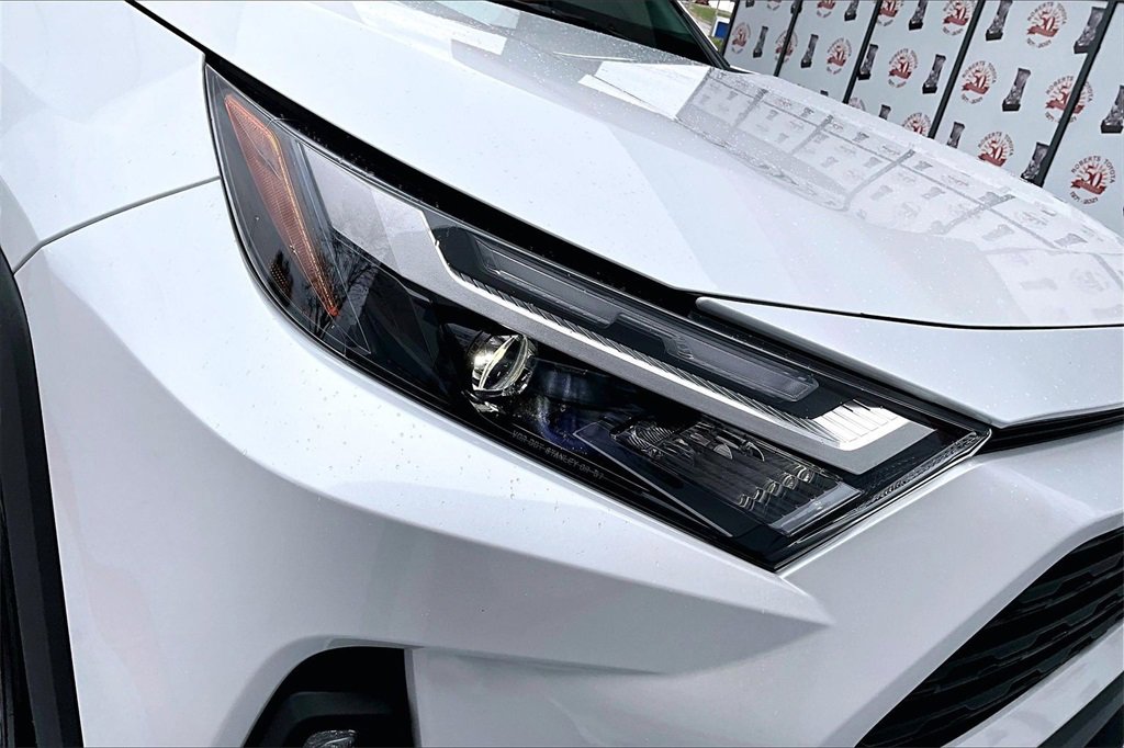 Used 2023 Toyota RAV4 XLE Premium image 28