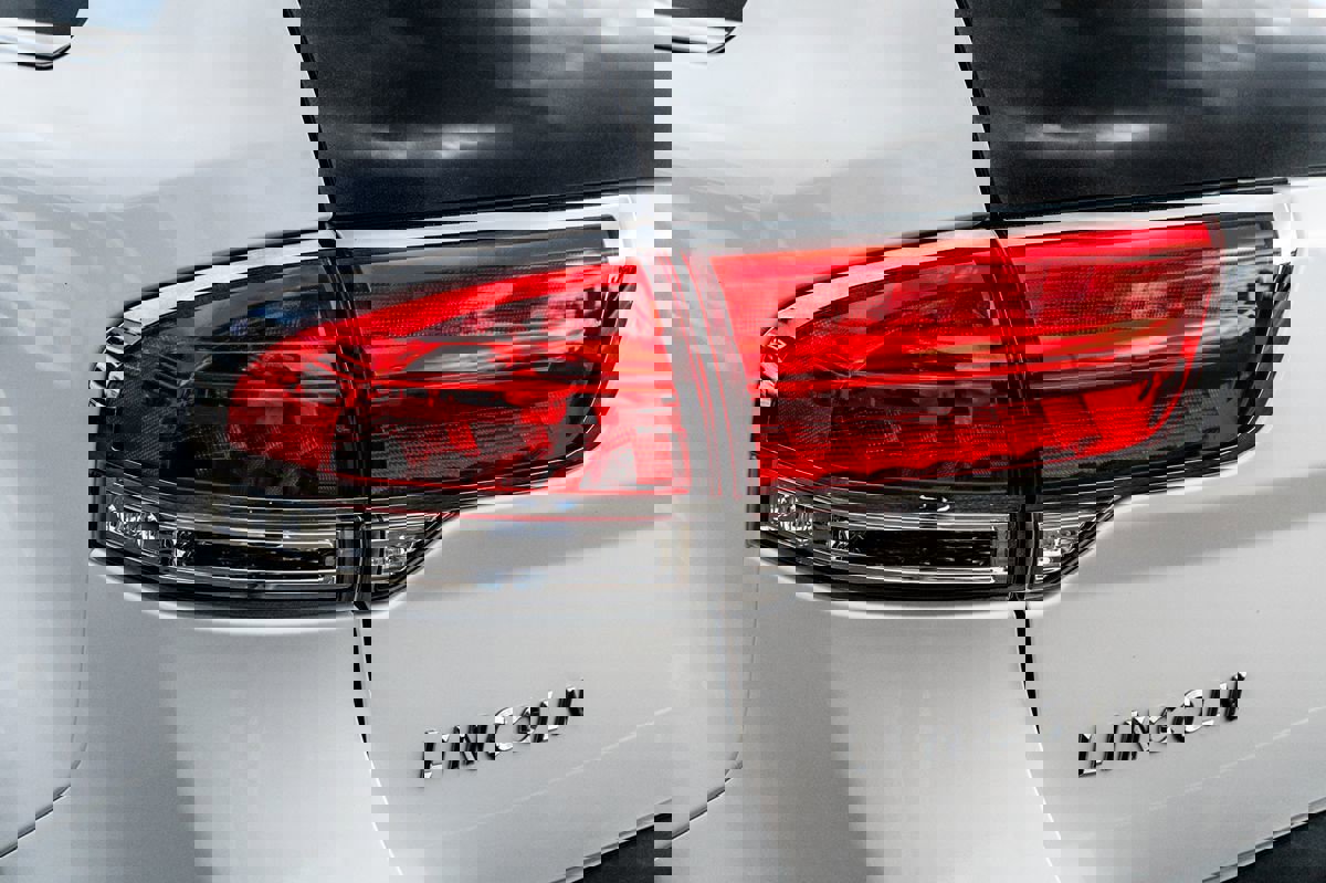 Used 2012 Lincoln MKX AWD image 8