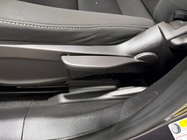 Used 2016 Chevrolet Cruze LT w/ Technology Package FWD image 12