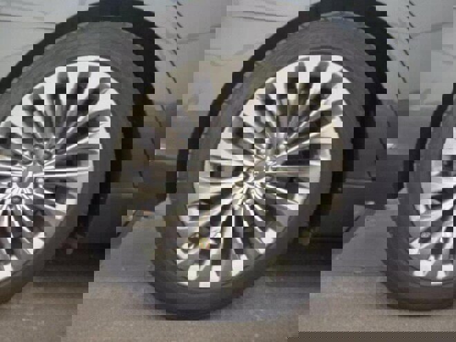 Used 2018 Genesis G90 3.3T Premium image 9