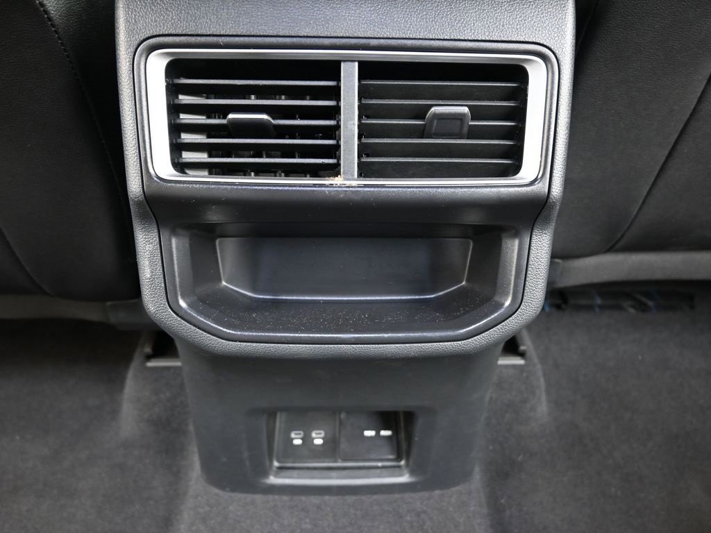 Used 2025 Volkswagen Atlas Cross Sport SE image 17