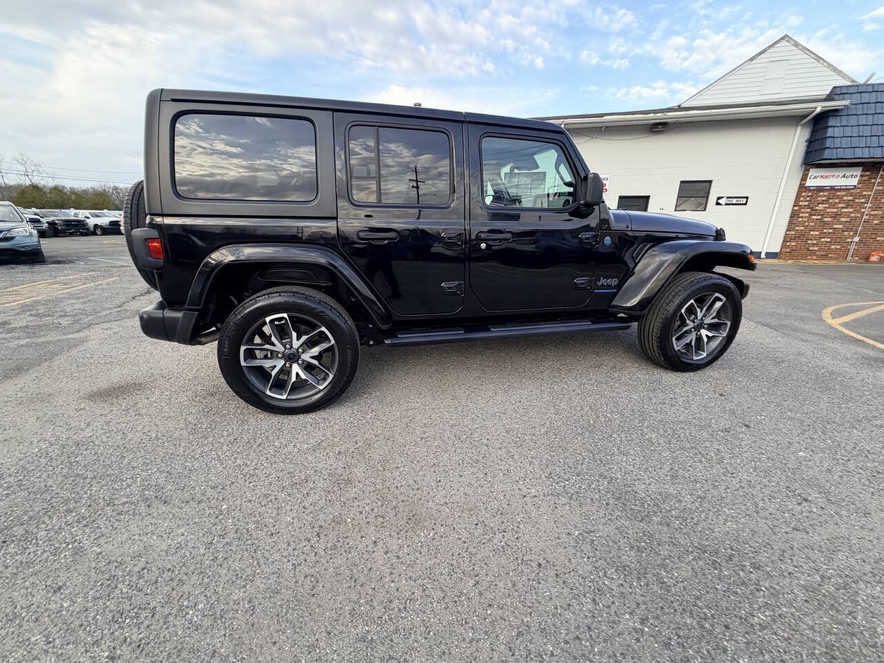 Used 2024 Jeep Wrangler Unlimited w/ Convenience Group AWD/4WD image 50