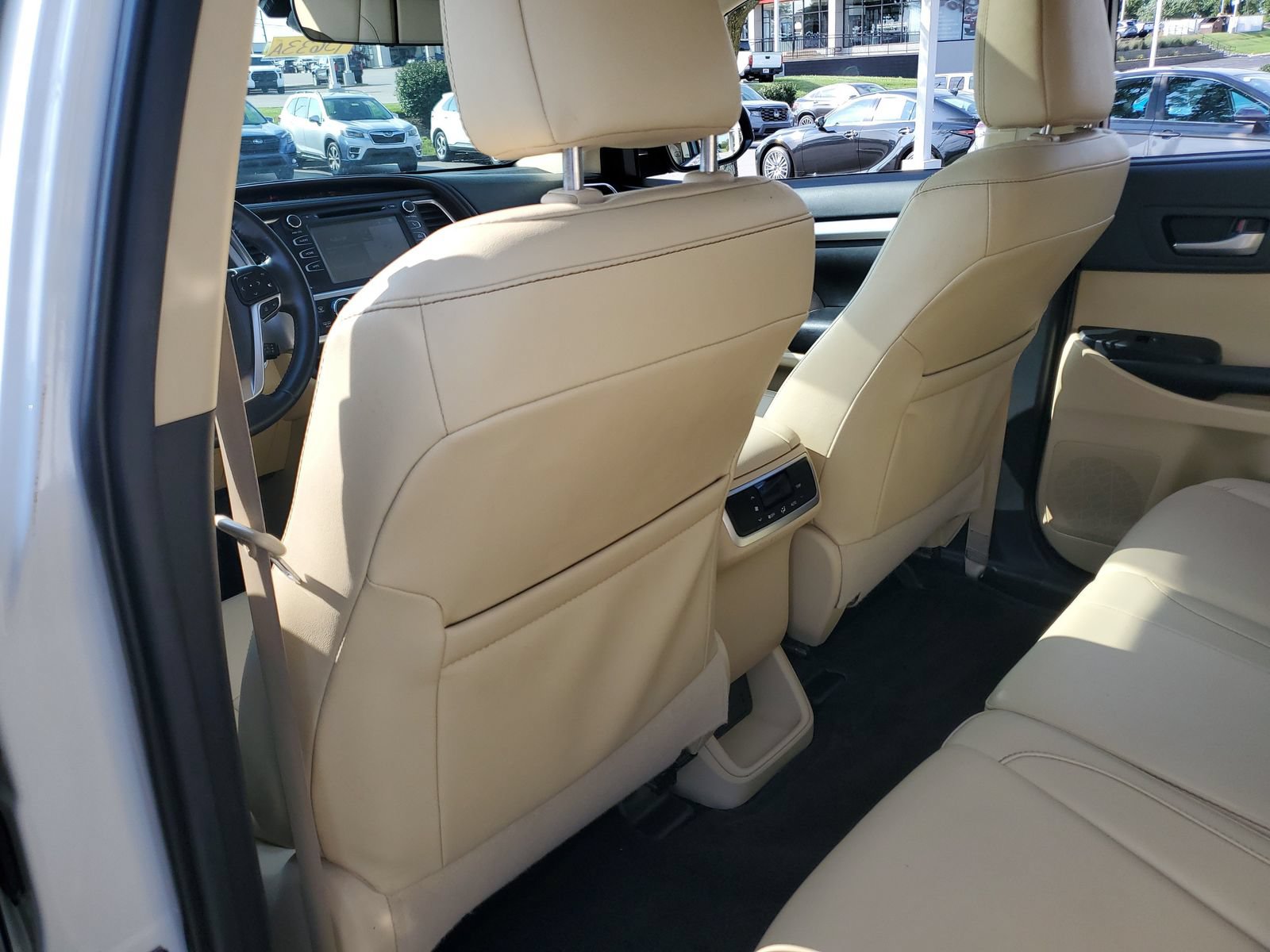 Used 2019 Toyota Highlander XLE AWD/4WD image 13