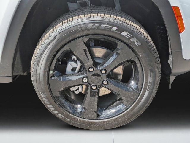 New 2025 Jeep Grand Cherokee Altitude AWD/4WD image 9