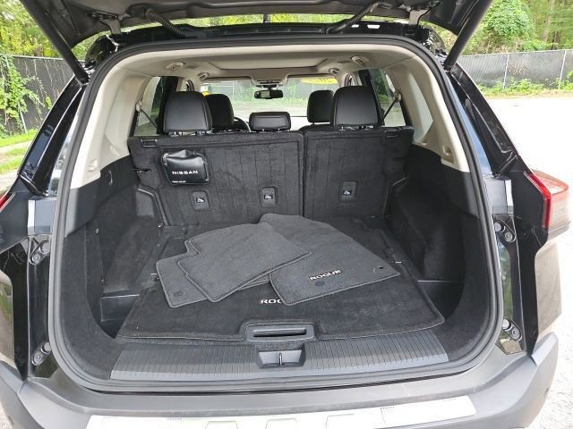 Used 2022 Nissan Rogue SL w/ SL Premium Package image 10
