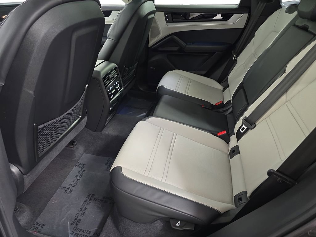 Certified 2024 Porsche Cayenne Coupe image 24